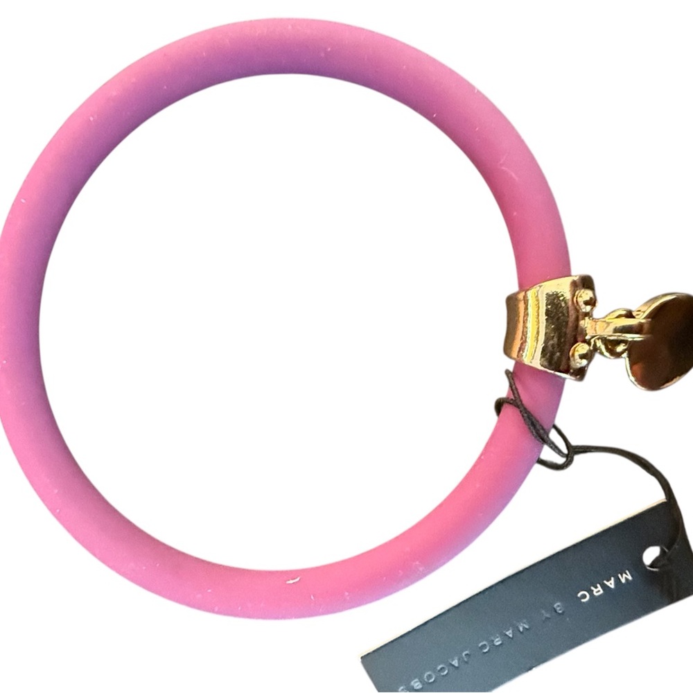 Marc Jacobs Plum Bangle Bracelet Gold Charm NWT - Picture 2 of 3